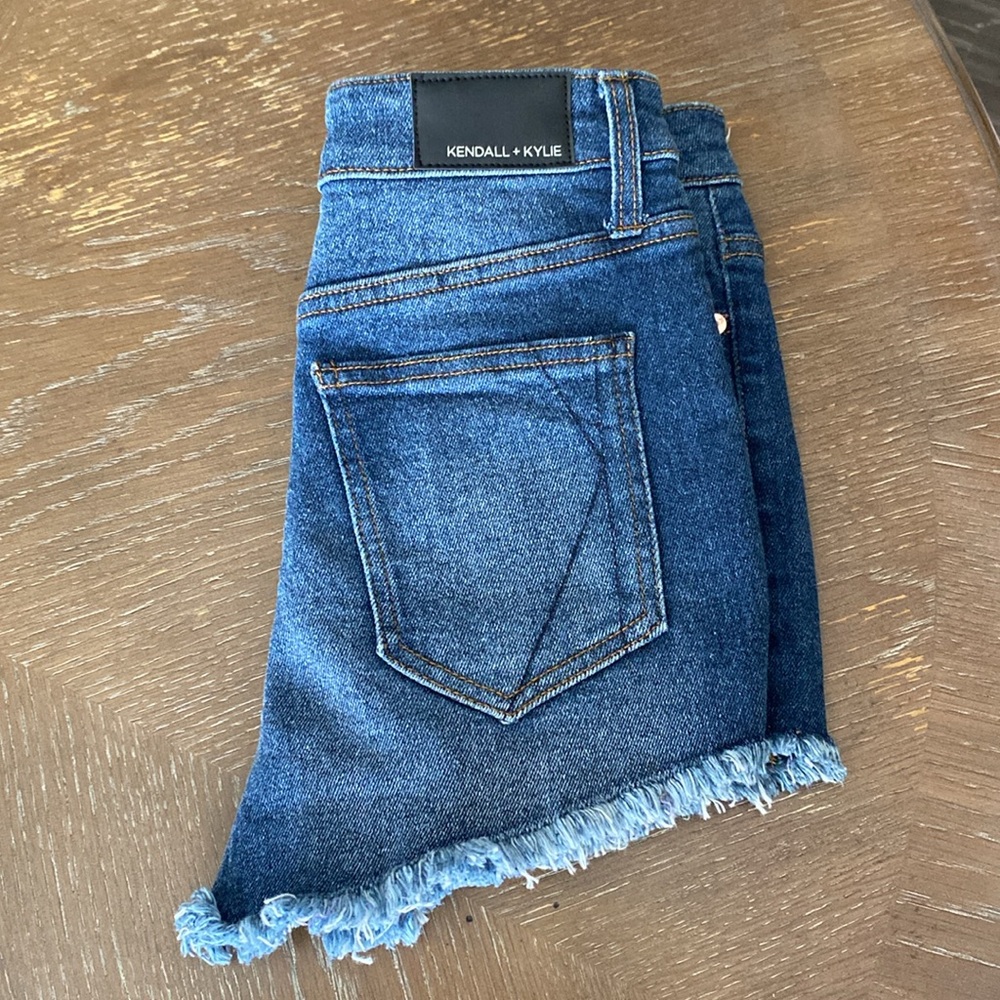 KENDAL & KYLIE The drifter high rise Distress Dark Wash Women’s Shorts SIZE 1/25 - Picture 3 of 11